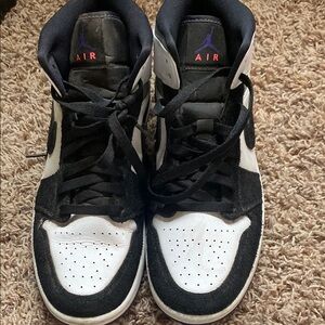 EUC Black and White Air Jordan Sneakers